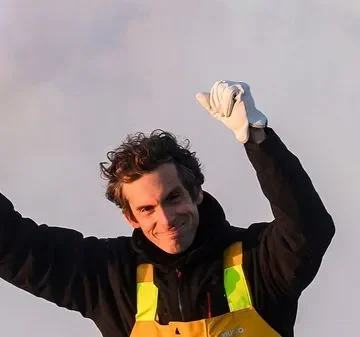 Concarneau rend hommage à Charlie Dalin