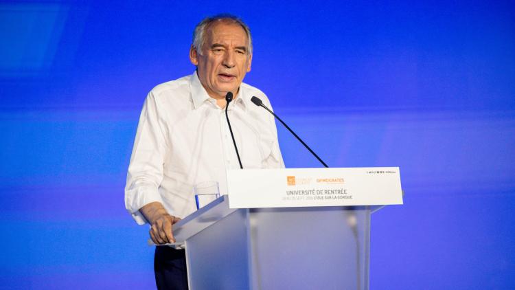 044ae999-555f-4742-8355-3aa716cdb783 François Bayrou promeut une primaire pour unir le centre
