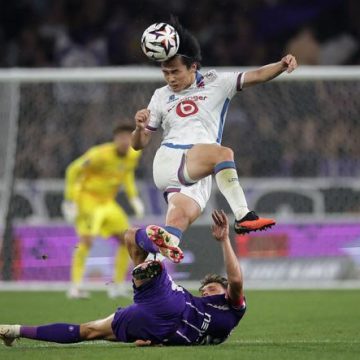 Lille prend la tête de la Ligue 1 grâce à Ayase Ueda