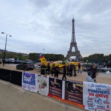 Les Pompiers en Grève au Champ-de-Mars : Revendications et Solidarité