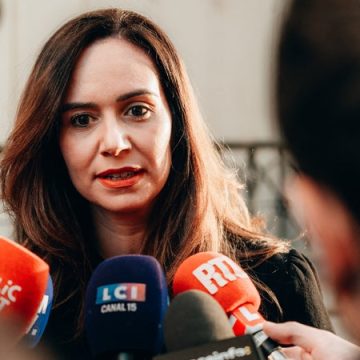 1354f5a9-8bc0-46de-9847-8bc468002452 Sarah Knafo pourrait rejoindre le gouvernement de Jordan Bardella en cas de victoire du RN