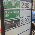 Le gouvernement réagit face à la crise des carburants