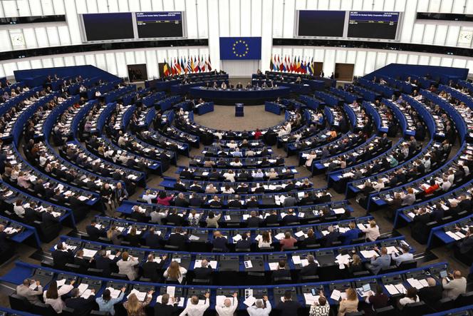 1758637f-cf95-424d-8545-7e0ce07790a6 Les Européens retirent deux oligarques russes de leur liste de sanctions