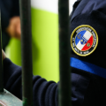 Un père de famille en garde à vue pour menaces de mort envers un surveillant
