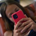 Vers une interdiction des réseaux sociaux pour les moins de 15 ans