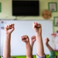 Les enfants face aux conséquences du réchauffement climatique sur la scolarité