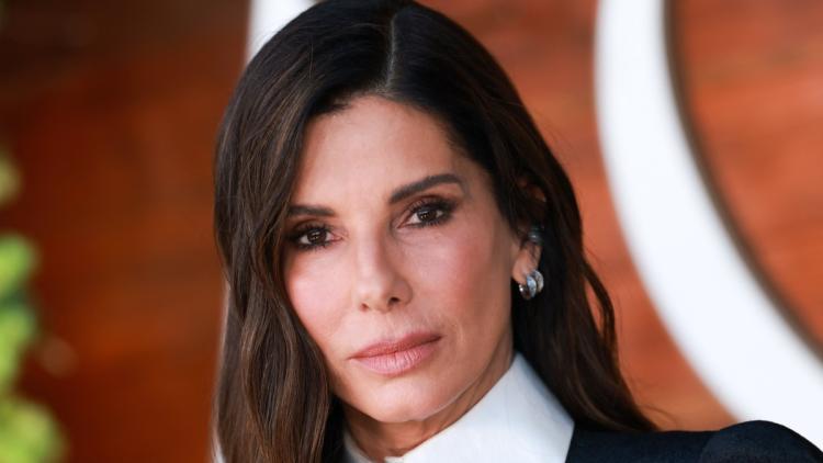 28ba6b8f-3782-4c54-a6bc-17813f9f6b97 Sandra Bullock révèle ses épisodes de perte de cheveux causés par le stress