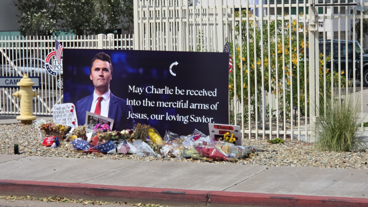 29a77033-a6d7-4fa4-9818-79594e71b508 La statue de Charlie Kirk vandalisée deux jours après son inauguration