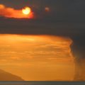 Éruption de l&rsquo;Anak Krakatoa perturbe le trafic aérien en Indonésie