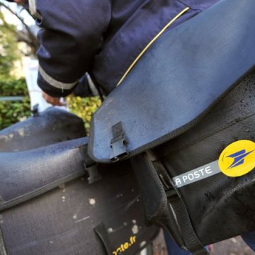 Des courriers retrouvés dans une forêt du Doubs