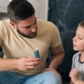 Prévenir l&rsquo;asthme de rentrée scolaire chez les enfants
