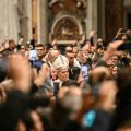 La visite du pape Léon XIV et son impact sur l&rsquo;enseignement catholique en France
