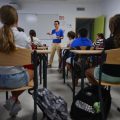 Des enseignants contractuels confrontés à des incertitudes pour la rentrée 2026