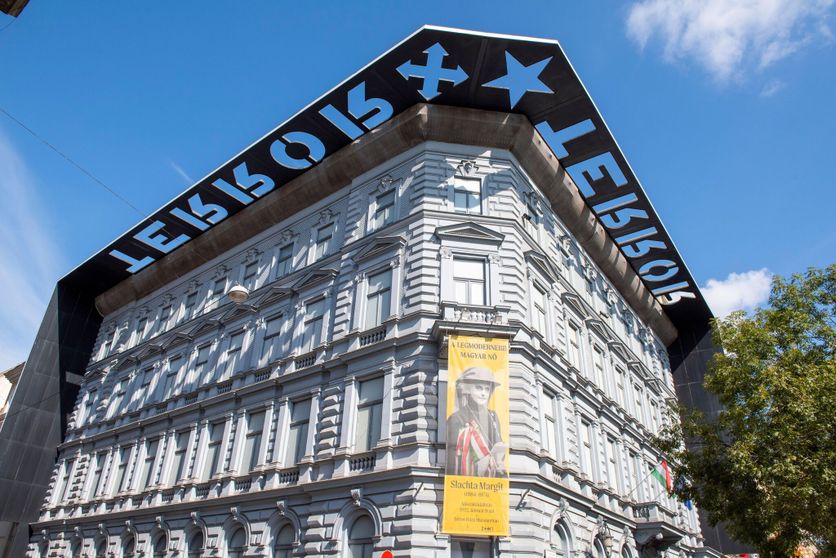 Exterior of the House of Terror on Andrassy Avenue in Budapest Hungary Europe EU La Maison de la Terreur à Budapest : enjeu de la politique mémorielle