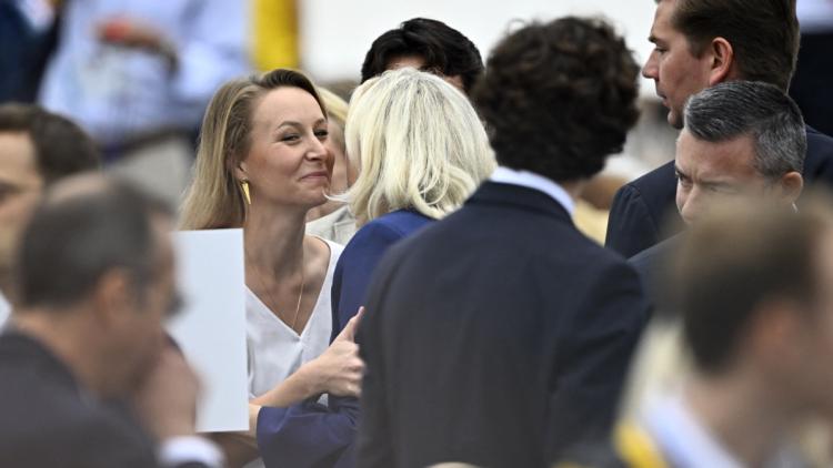 4c922ac3-8e06-4bf0-a782-73bc41384d88 La messe papale à la Concorde rassemble personnalités politiques et foule massive