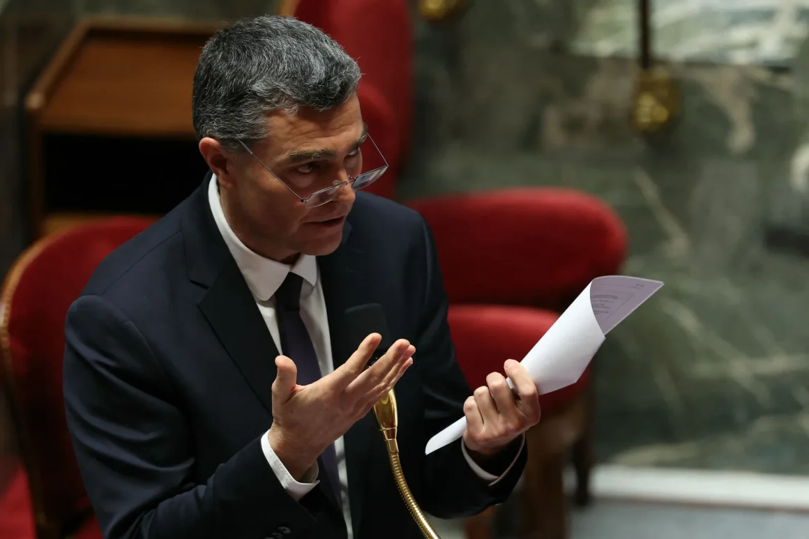 La Présomption de Légitime Défense pour les Forces de l&rsquo;Ordre suscite la Controverse