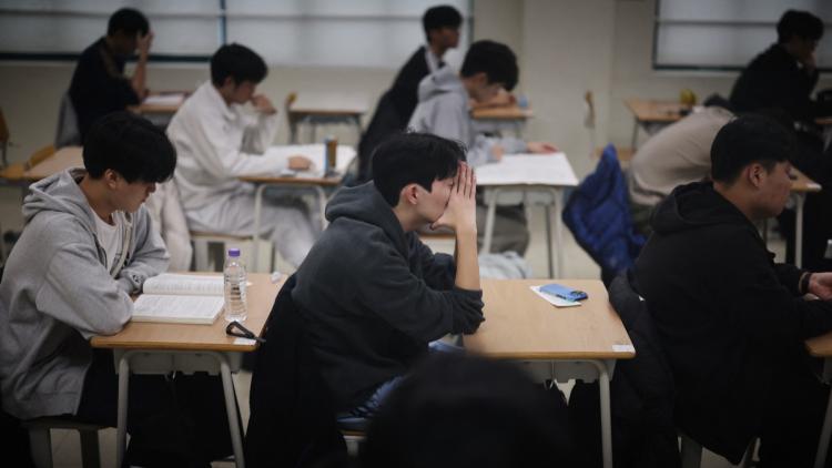 5545f17b-7912-4845-b9b3-b4ec0edeffa7 Propagation de la violence scolaire en Corée du Sud : le phénomène du «Yacha»