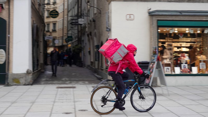 5ca8c2d7-6967-4983-9a6f-e31685430f27 Contestation des anciens livreurs de Foodora : une demande de compensation au tribunal