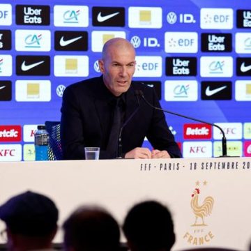 5d58d8c1-f20c-4df1-b9b2-f8e812b218c5 Zinédine Zidane à la tête de l’équipe de France : Les défis et les espoirs