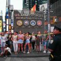 Incident tragique à Times Square : une femme poignarde deux personnes avant d&rsquo;être abattue