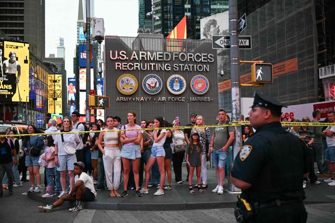 5eff066e-f941-48e2-98c5-4c50f82e2196 Incident tragique à Times Square : une femme poignarde deux personnes avant d’être abattue