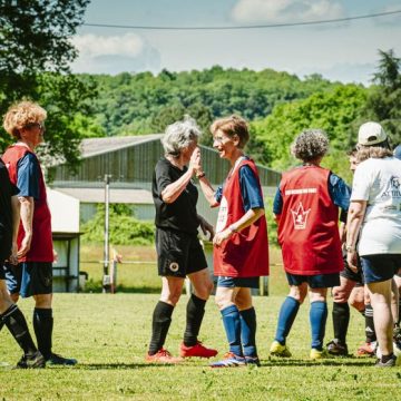 Prévenir la Maladie d&rsquo;Alzheimer par le Sport et les Activités Sociales