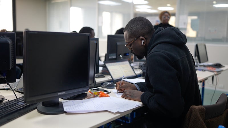 6407e063-e907-4acf-8d57-82e8149bc183 Évolution du Taux d’Emploi des Jeunes en France