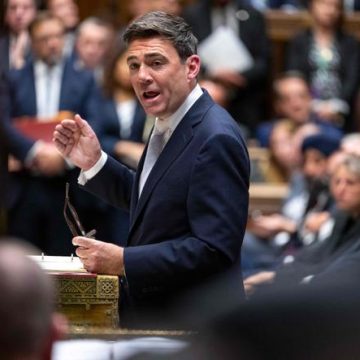 69b78aaf-249b-4652-bf25-2ec579faf98e Andy Burnham : vers un contrôle accru de l’État sur les services essentiels