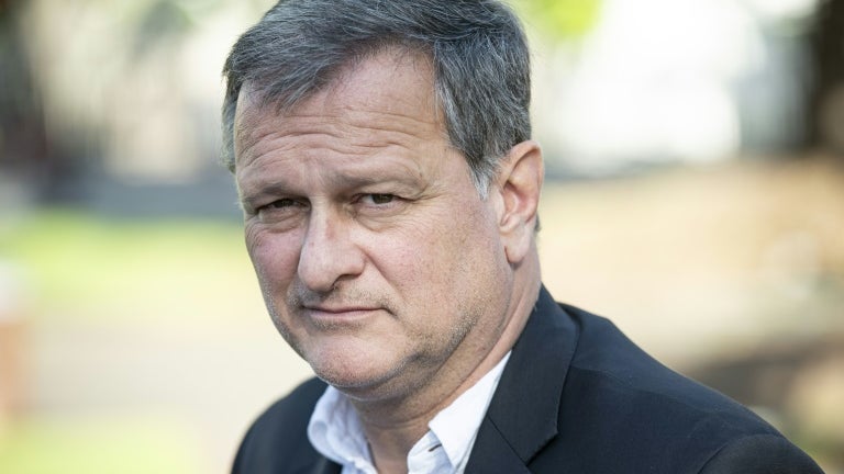 77035f92-81f8-4f3c-98fd-f8264d261888 Louis Aliot défend le RN face aux accusations de racisme