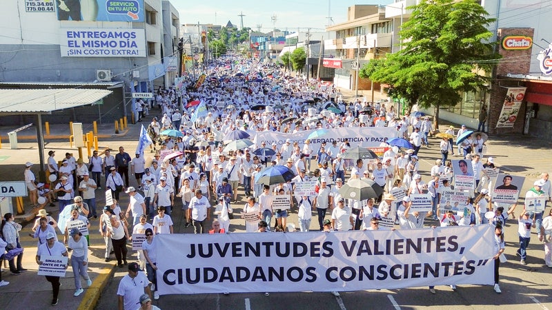 7a31ee84-981b-41b7-8964-a2bf829d44fc Manifestation pour la paix à Culiacán contre la violence des cartels