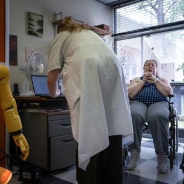 Quand l&rsquo;IA accompagne les malades d&rsquo;Alzheimer grâce à des compagnons artificiels