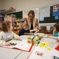 Faut-il enseigner la lecture dès la maternelle ?