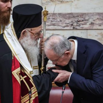 8c91a15e-ca55-4e68-af03-bd66702293c3 Le débat sur l’augmentation des salaires du haut clergé en Grèce