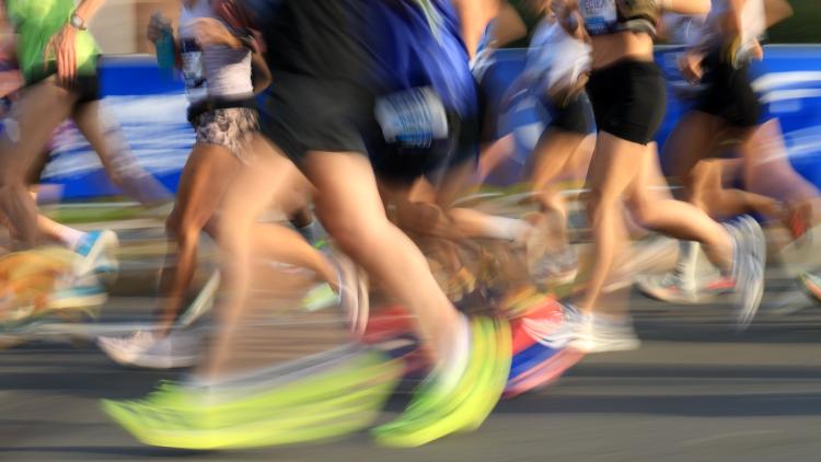 8e87bbbe-8cc7-4fc9-ba46-dcb0f17bdfeb Iskander Yadgarov établit un record au marathon de Berlin en Crocs