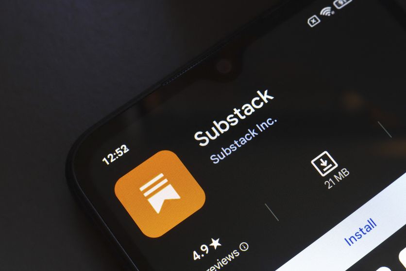 October 31, 2024, Brazil. In this photo illustration, the Substack app logo is displayed on a smartphone screen Substack : Une Plateforme en Pleine Expansion