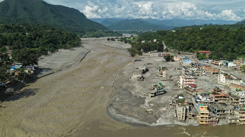 Devastation in Nuwakot: Floods and Landslides Leave Devighat Badly Damaged La situation catastrophique au Népal après la crue