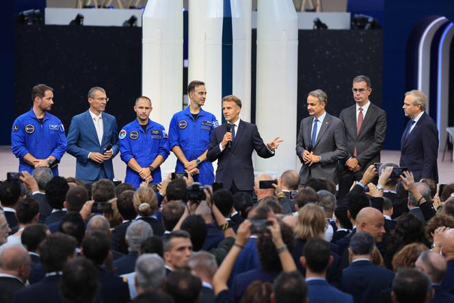 9d65ad0c-5a57-40d2-a84d-9f06c6e83252 Emmanuel Macron appelle à une gouvernance spatiale européenne