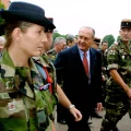 Macron annonce la création d&rsquo;un service national
