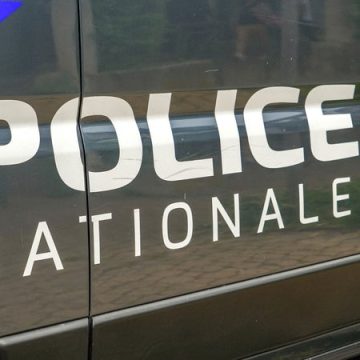 Inscriptions contre la police lors d&rsquo;une manifestation à Lons-le-Saunier