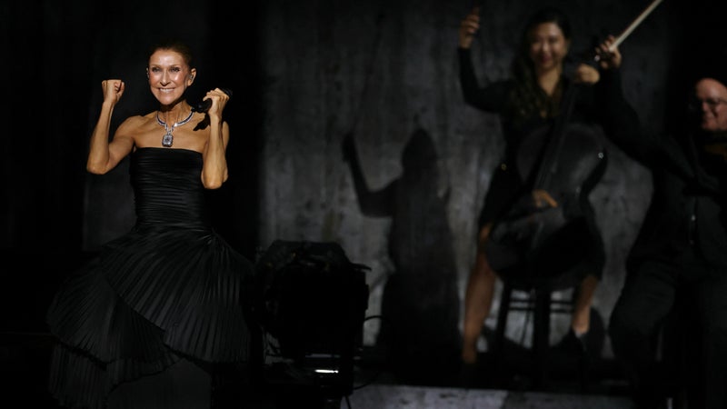 b70fdeba-b478-451d-82ec-a5c6f233655b Céline Dion revient sur scène à Nanterre