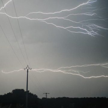 bcf6c6b9-4ec5-4988-a204-0259f3ad55b3 Orages prévus en milieu de semaine sur le sud-est de la France