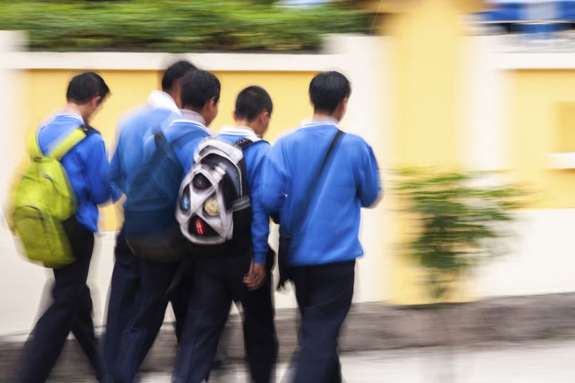 Students going to school, Photo with motion blur, City of Quito, Pichincha province, Ecuador, South America La rentrée scolaire sous tension à Quito