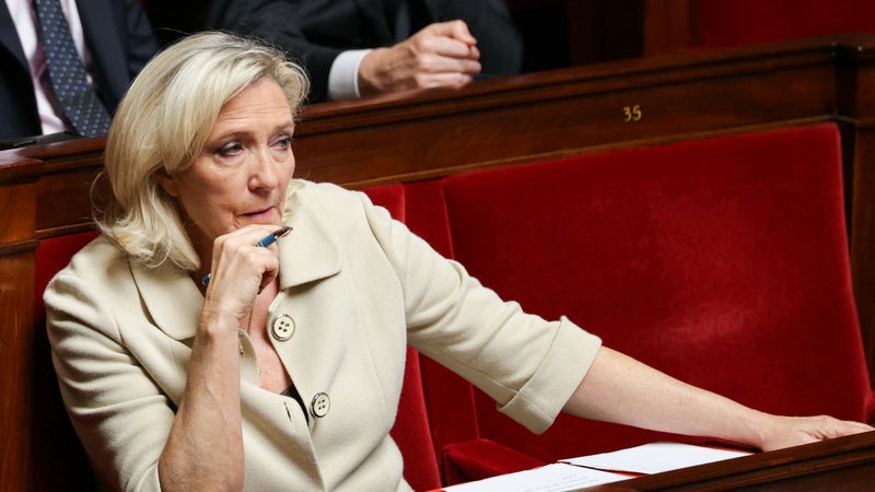 c2d11651-6564-4897-831f-f90b4c0e4fcb RN et le voile : un débat de société envisagé
