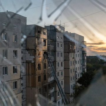 Several injured after Russian drone strikes in Kyiv districts Enquête sur les services de renseignement ukrainiens et remboursement des aides américaines par l’Europe