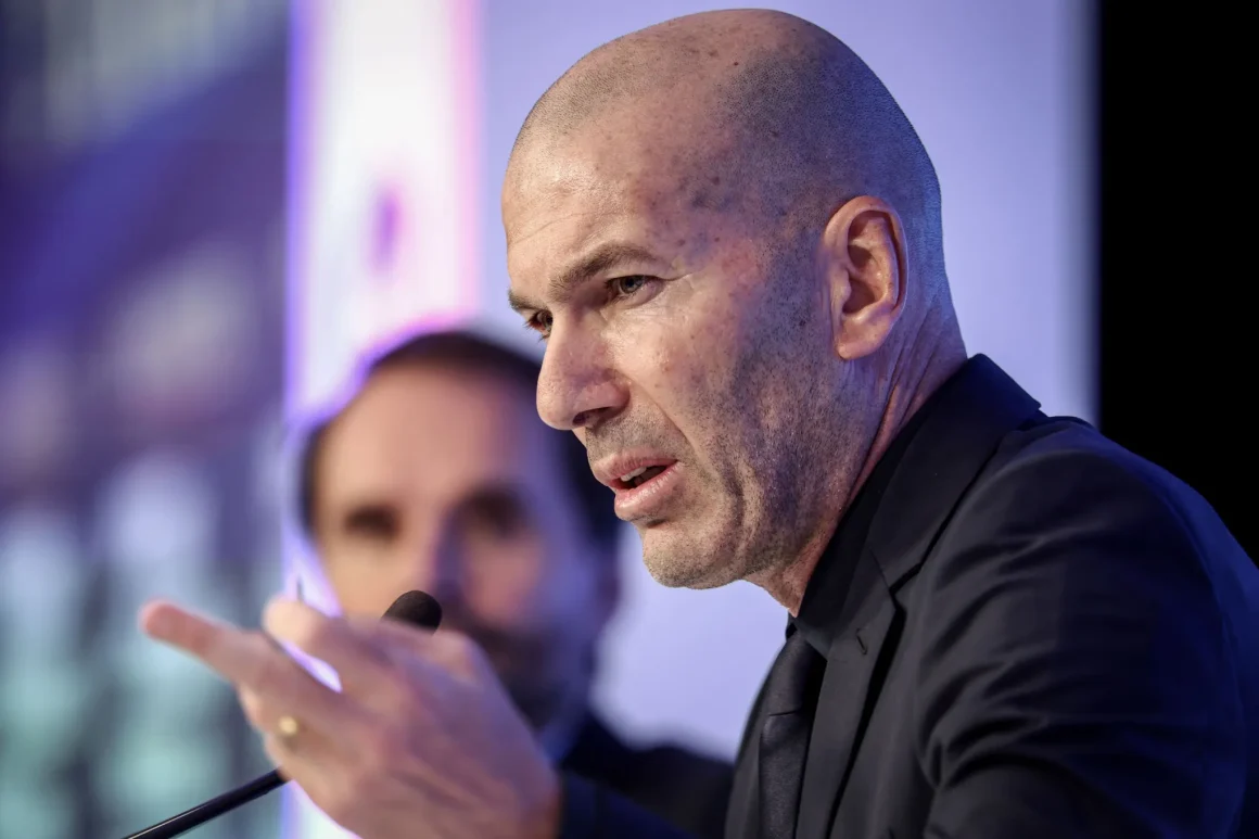 ca995ae5-4340-4b3f-bba7-9529f1a053fc Zinedine Zidane de retour en tant que sélectionneur de l’équipe de France