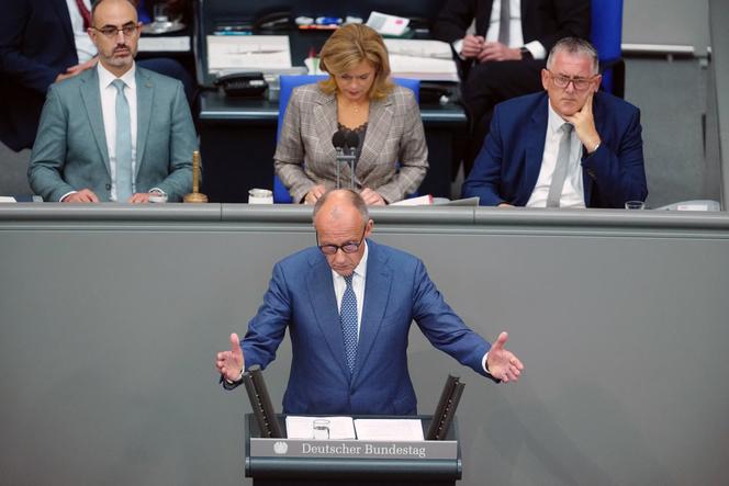 d10d636e-d996-41ae-af7f-0162e6bb7456 Le chancelier Friedrich Merz critique les projets migratoires de l’AfD