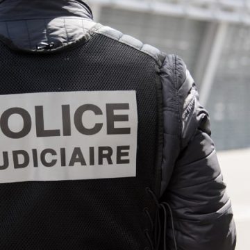 Opération policière majeure entre Paris et Marseille : 150 armes saisies