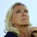 Marine Le Pen sur le terrain malgré les polémiques