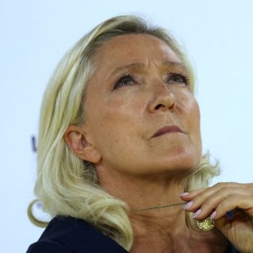 Marine Le Pen sur le terrain malgré les polémiques