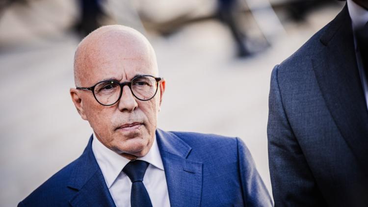 db2930fb-ee18-403f-97fc-2febd27643f8 Sanctions demandées contre un sénateur après des propos controversés